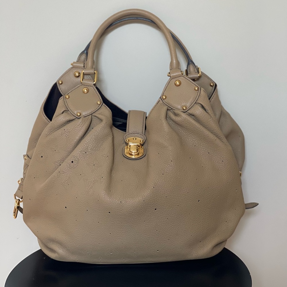 Louis Vuitton Mahina L Biscuit